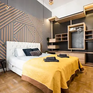 Deluxe Quentin Next To The Fashion Street Apartment Budapest